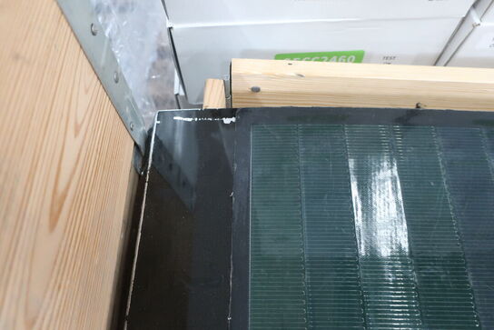 Palle med solcellepanel m.m.