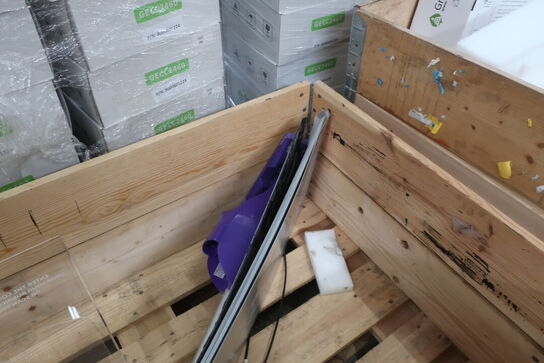 Palle med solcellepanel m.m.