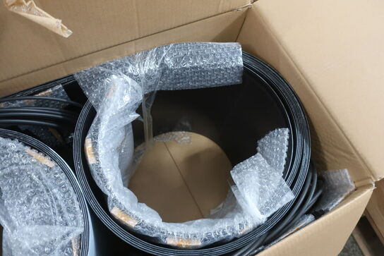 Kasse med 10 stk. solcellepaneler 95W