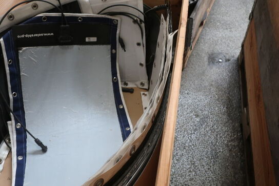 Palle med 14 stk. solcellepaneler