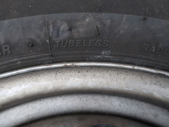 Stålfælge med vinterdæk BRIDGESTONE 235/65R16 C