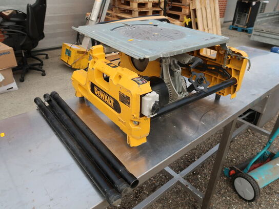 Kap-/geringssav DEWALT DW743N
