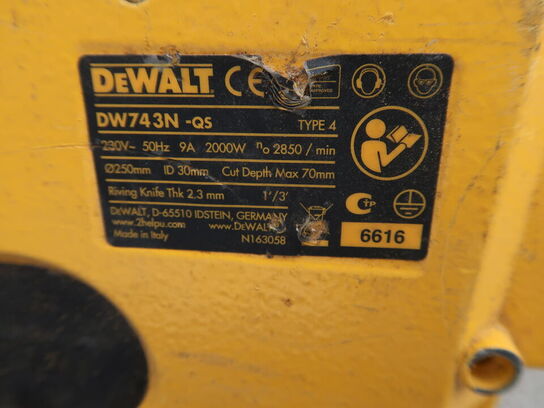 Kap-/geringssav DEWALT DW743N