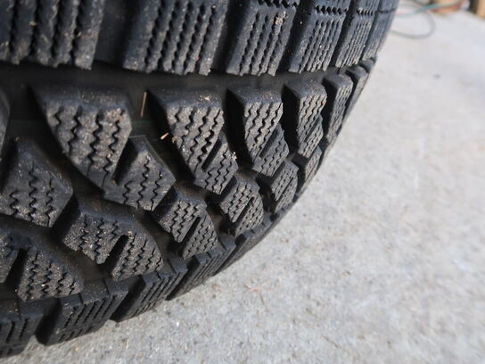 Stålfælge med vinterdæk BRIDGESTONE 235/65R16 C
