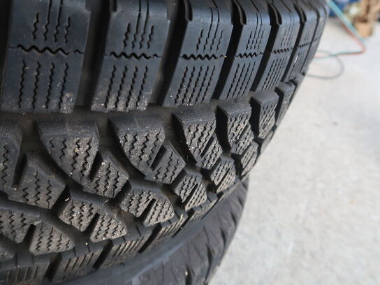 Stålfælge med vinterdæk BRIDGESTONE 235/65R16 C