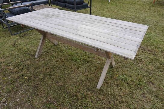 Havebord i akacietræ 