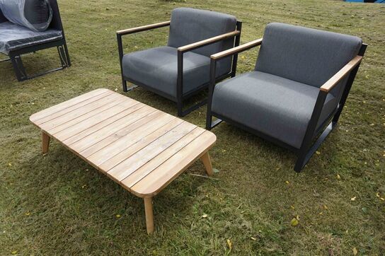 2 stk Loungestole med bord 