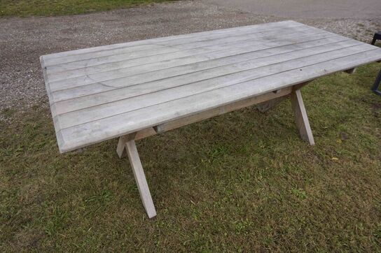 Havebord i akacietræ 