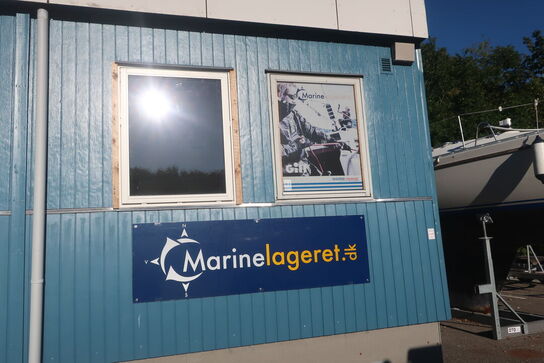 Kontorpavillon bestående af 6 moduler med indhold, hegn, trappe, køkken, toilet m.m.