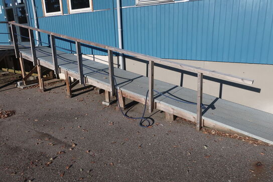 Kontorpavillon bestående af 6 moduler med indhold, hegn, trappe, køkken, toilet m.m.