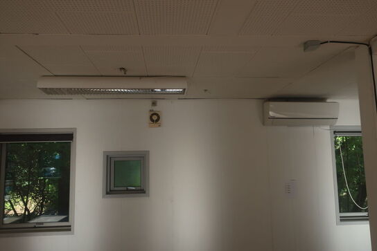 Kontorpavillon bestående af 6 moduler med indhold, hegn, trappe, køkken, toilet m.m.