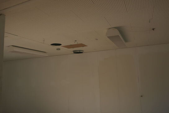 Kontorpavillon bestående af 6 moduler med indhold, hegn, trappe, køkken, toilet m.m.