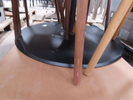 5 stk stole og rundt bord