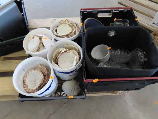 Diverse serveringsfade i glas, Muslingeskaller mv. 