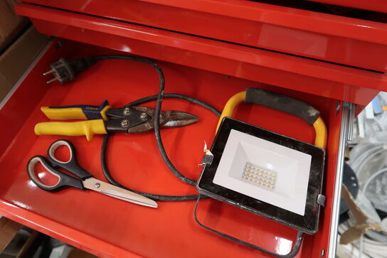 Lagerreol med div. Værktøj