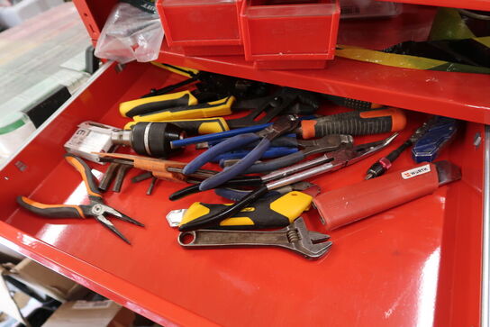 Lagerreol med div. Værktøj