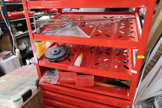 Lagerreol med div. Værktøj