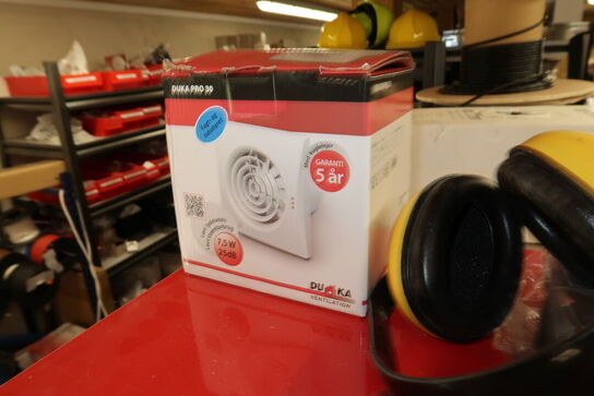 Lagerreol med div. Værktøj