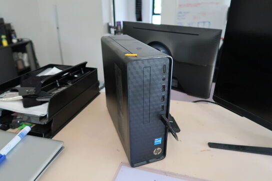 Computerskærm SAMSUNG S24AG322NU med computer HP TPC-F125-SF