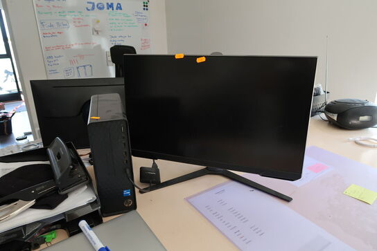 Computerskærm SAMSUNG S24AG322NU med computer HP TPC-F125-SF