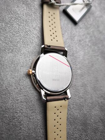 Dameur  FREDERIQUE CONSTANT Slime Line Mid Size 37 mm aut.