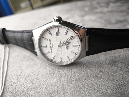Herreur FREDERIQUE CONSTANT Highlife 41 mm aut.