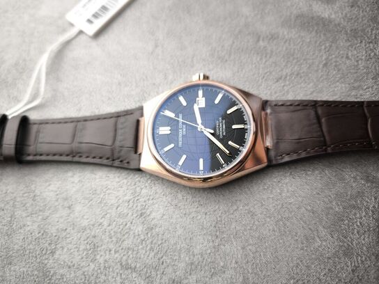 Herreur FREDERIQUE CONSTANT Highlife 41 mm aut.