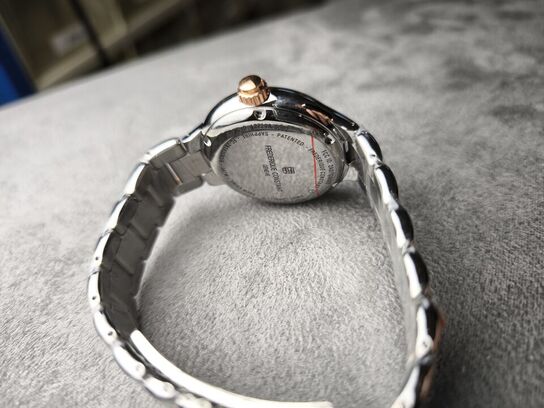 Dameur  FREDERIQUE CONSTANT Horological Smartwatch 34 mm