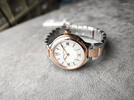 Dameur  FREDERIQUE CONSTANT Horological Smartwatch 34 mm