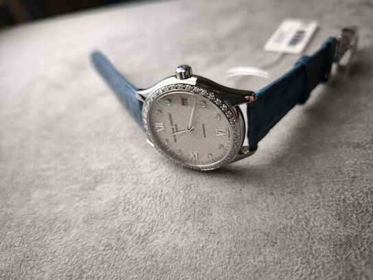 Dameur  FREDERIQUE CONSTANT Double Heart Beat 36 mm aut.