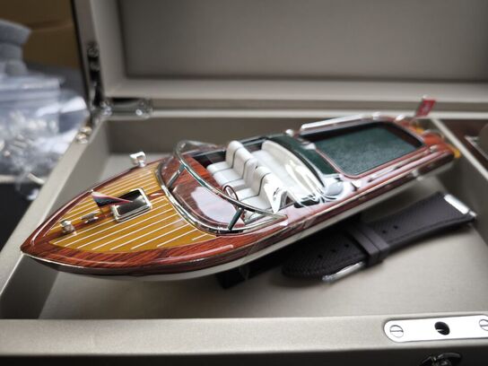 Herreur  FREDERIQUE CONSTANT Worldtimer Manufacture 41 mm aut.