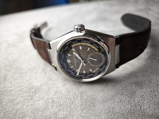 Herreur  FREDERIQUE CONSTANT Worldtimer Manufacture 41 mm aut.