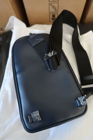 Taske MONTBLANC Medium On-Body Bag in Extreme Leather