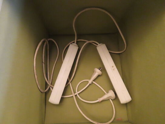 Opslagstavle, reol, m.v.