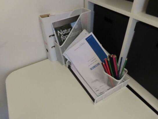 Bord, stol, afskærmning, m.v.