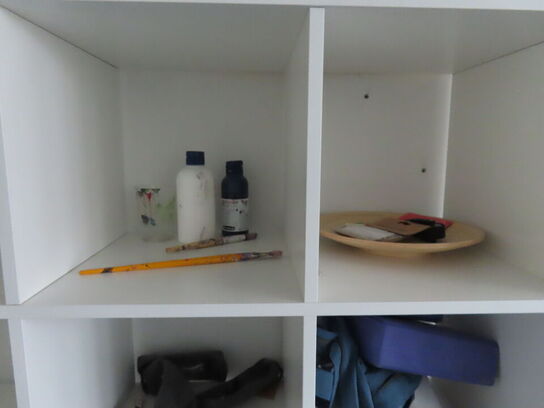 2 stk. Reoler med indhold