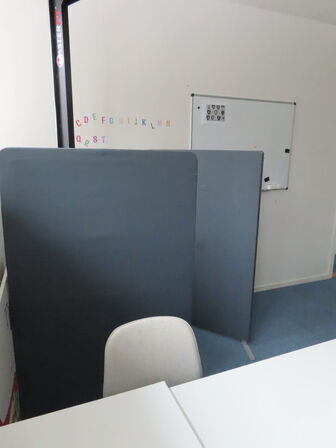 2 stk. Afskærmningsvægge & Whiteboard