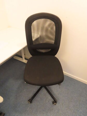 2 stk. Borde & 3 stk. Stole