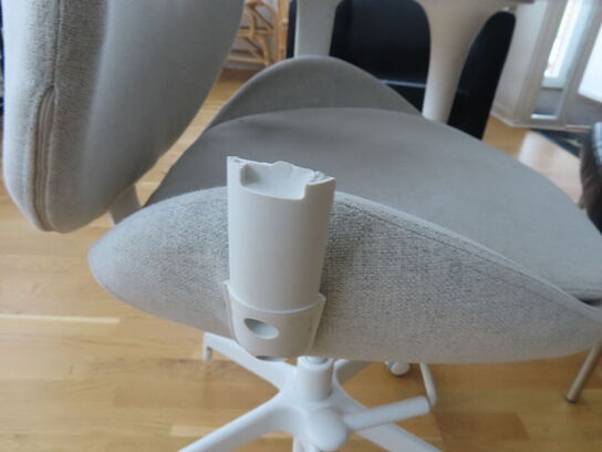 Diverse kurvemøbler, stole, bord, m.v.