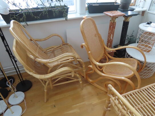 Diverse kurvemøbler, stole, bord, m.v.