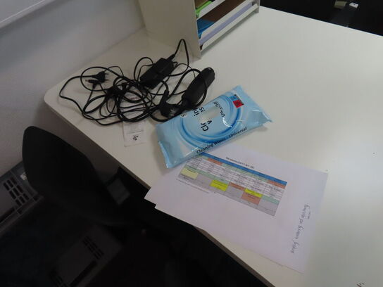 Bord & 2 stk. Stole, m.v.