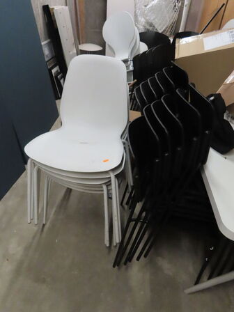 Diverse stole, borde, afskærmningsvægge, .mv.