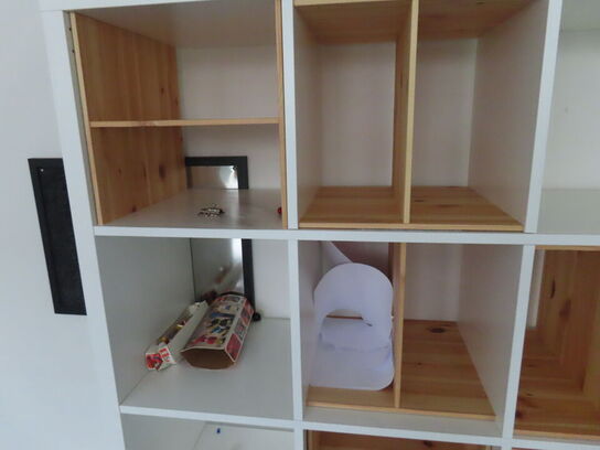 2 stk. Reoler med indhold