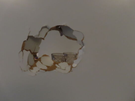 3 stk. Reoler med indhold