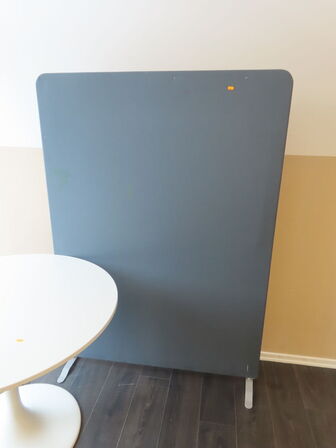 3 stk. Bord, 6 stk. Stole & Skillevæg IKEA