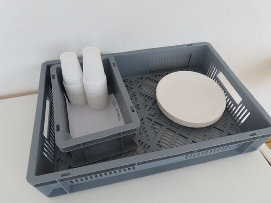 2 stk. Planter bord, stole, m.v.