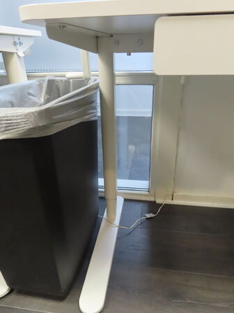 2 stk. Borde & 2 stk. Stole, skærm, m.v. IKEA