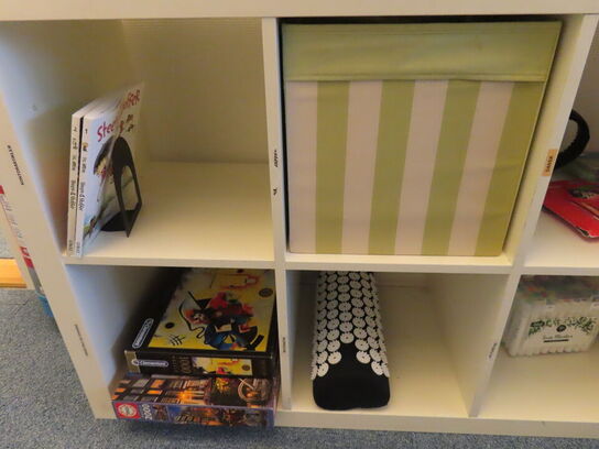 Opslagstavle, reol, m.v.