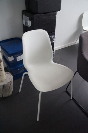 2 stk. Borde inkl. Diverse stole