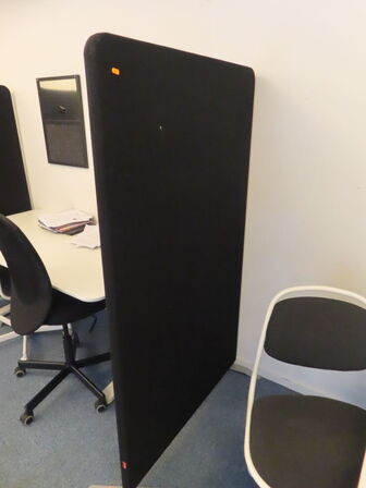 Bord, stol, afskærmning, m.v.